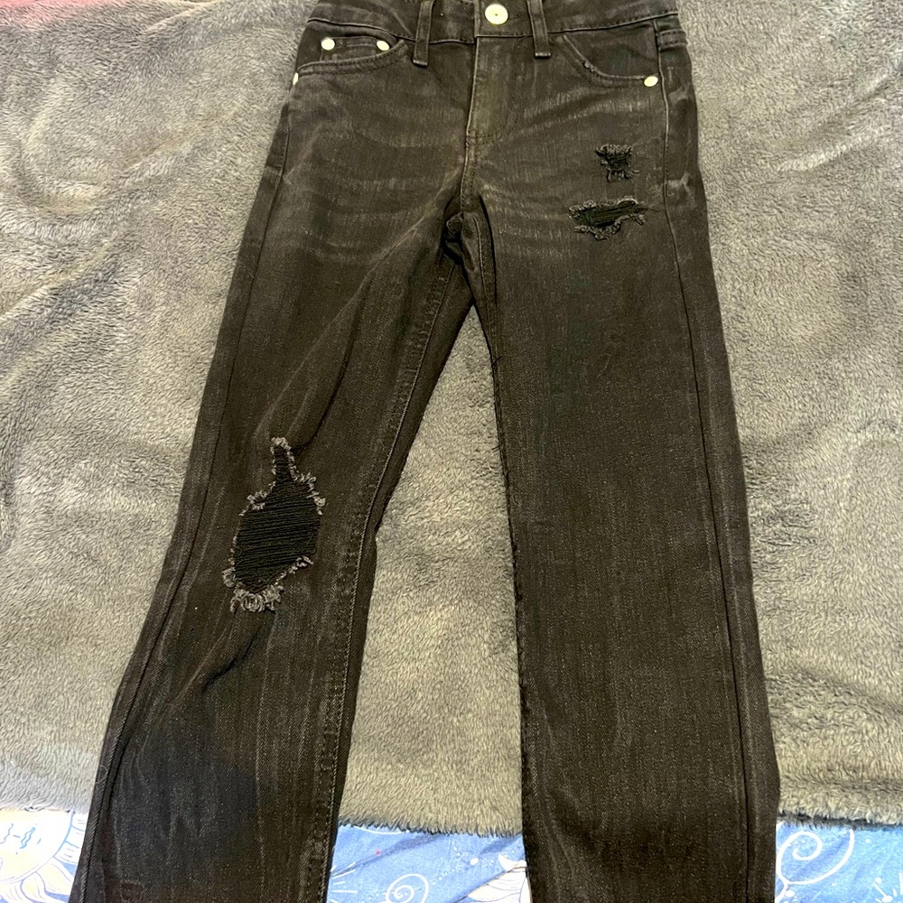 Selling my daughter’s ripped jeans size 5